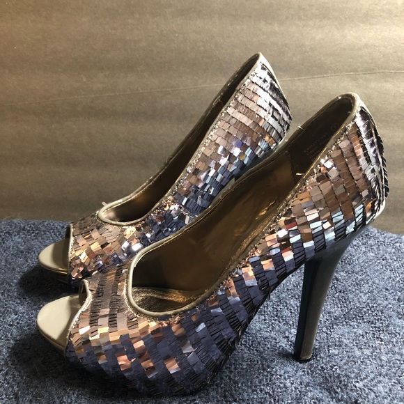 Shinny Silver Dereon Peep-toe Pumps - Picture 4 of 6